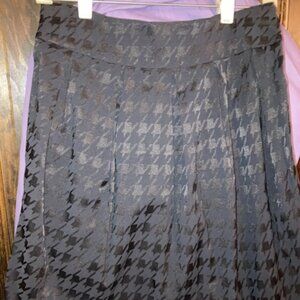 Women's black houndstooth pleated short skirt